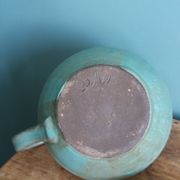 Théière artisanale en grès chamotté émaillé vert de gris signée