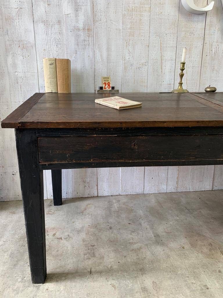 Writing desk/office desk of a notary