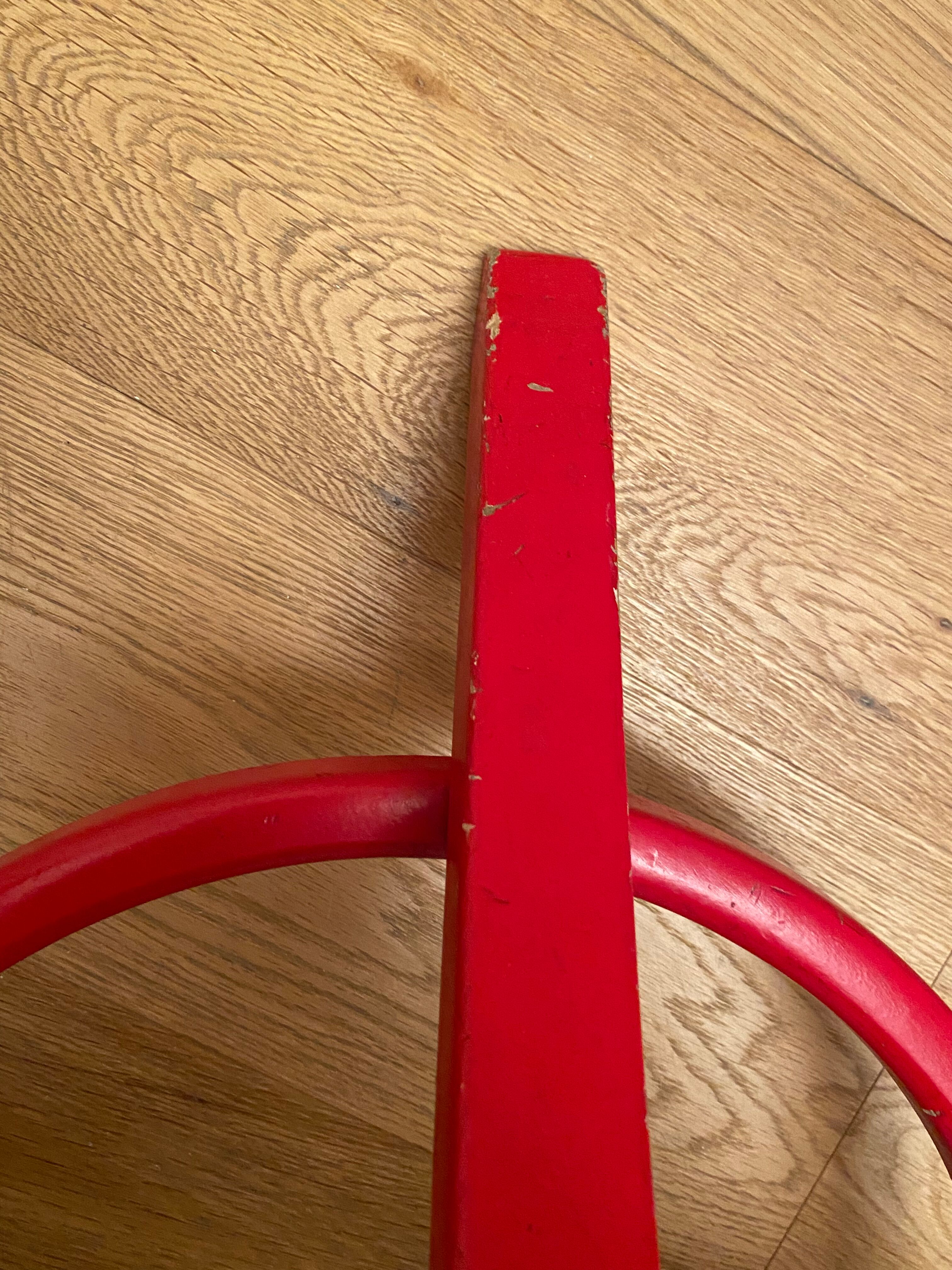 Red Baumann parrot coat rack