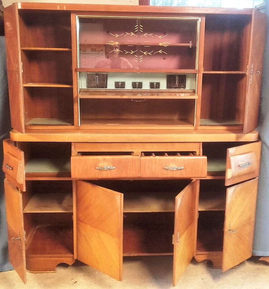 Buffet 50s with showcase