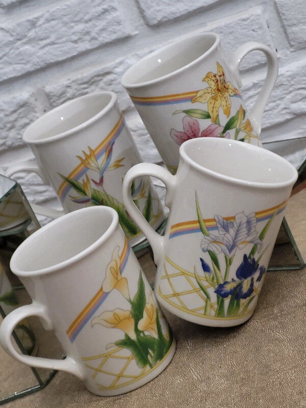 Set of 4 vintage cups