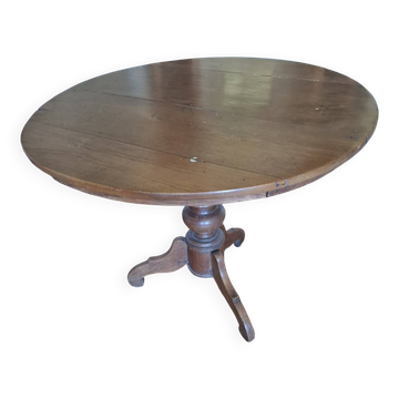 Round solid wood table