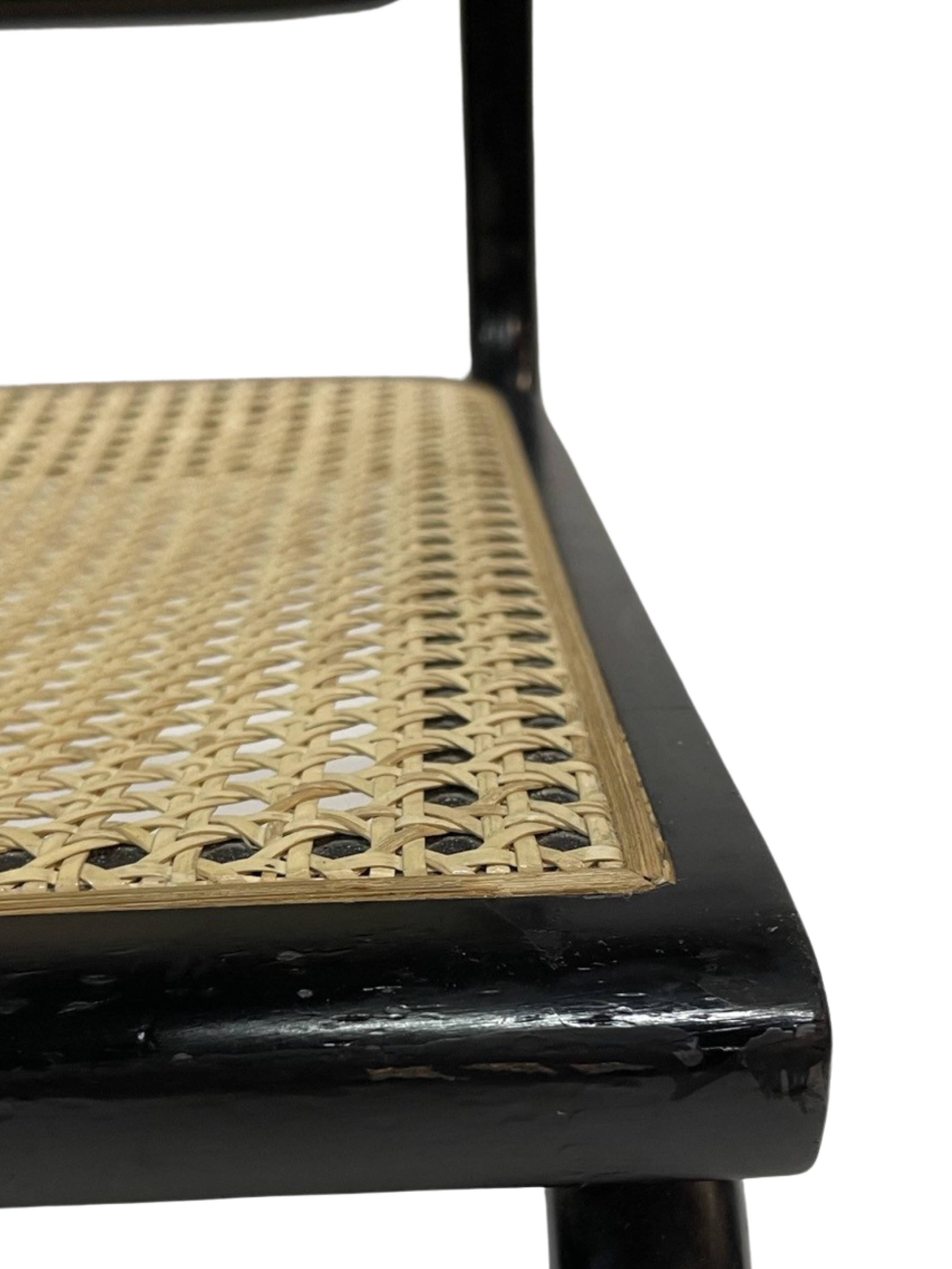 Chaise design Cesca modèle B32 en noir - structure noire