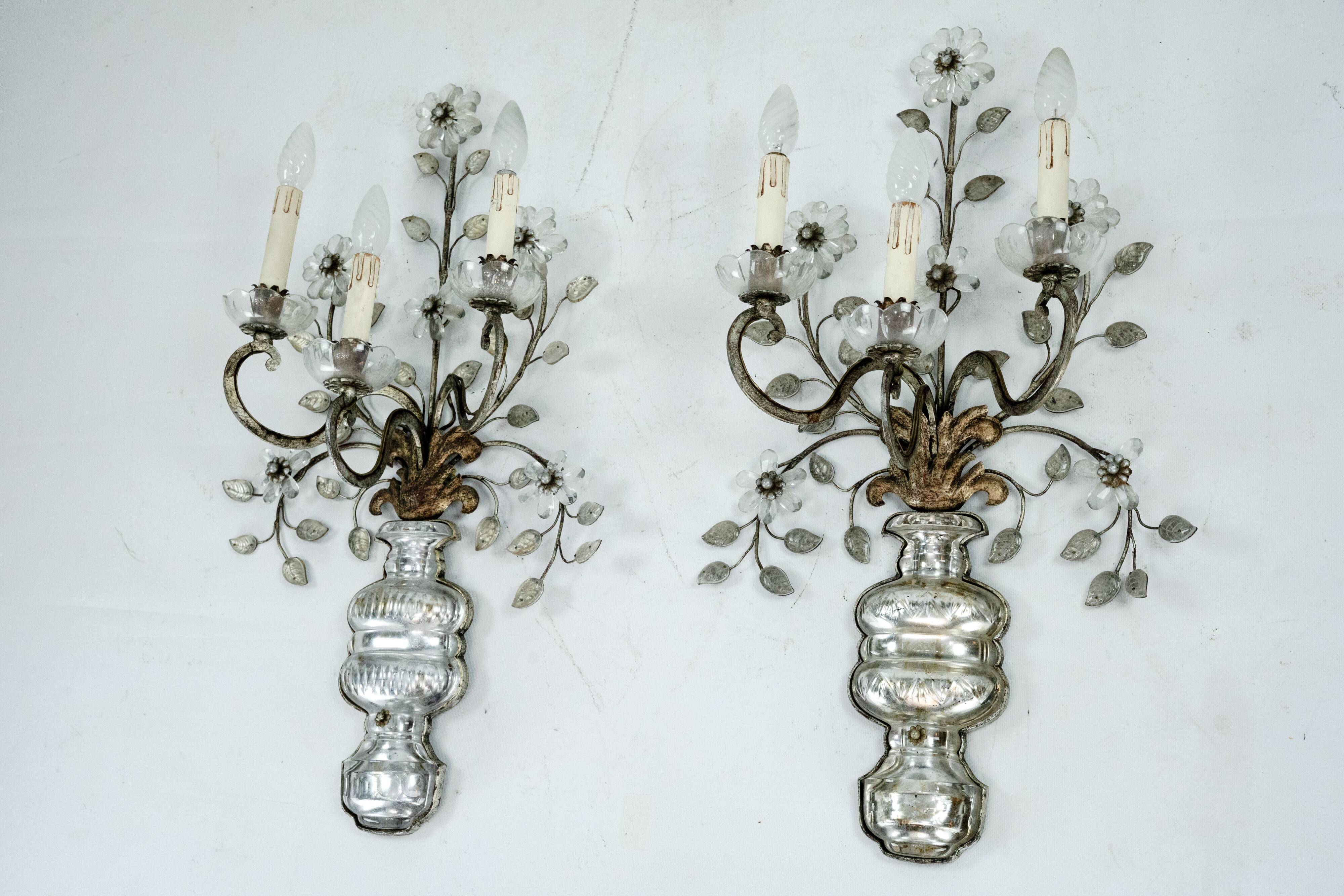 Paire de appliques en cristal et bronze Maison Bagues, années 1960.