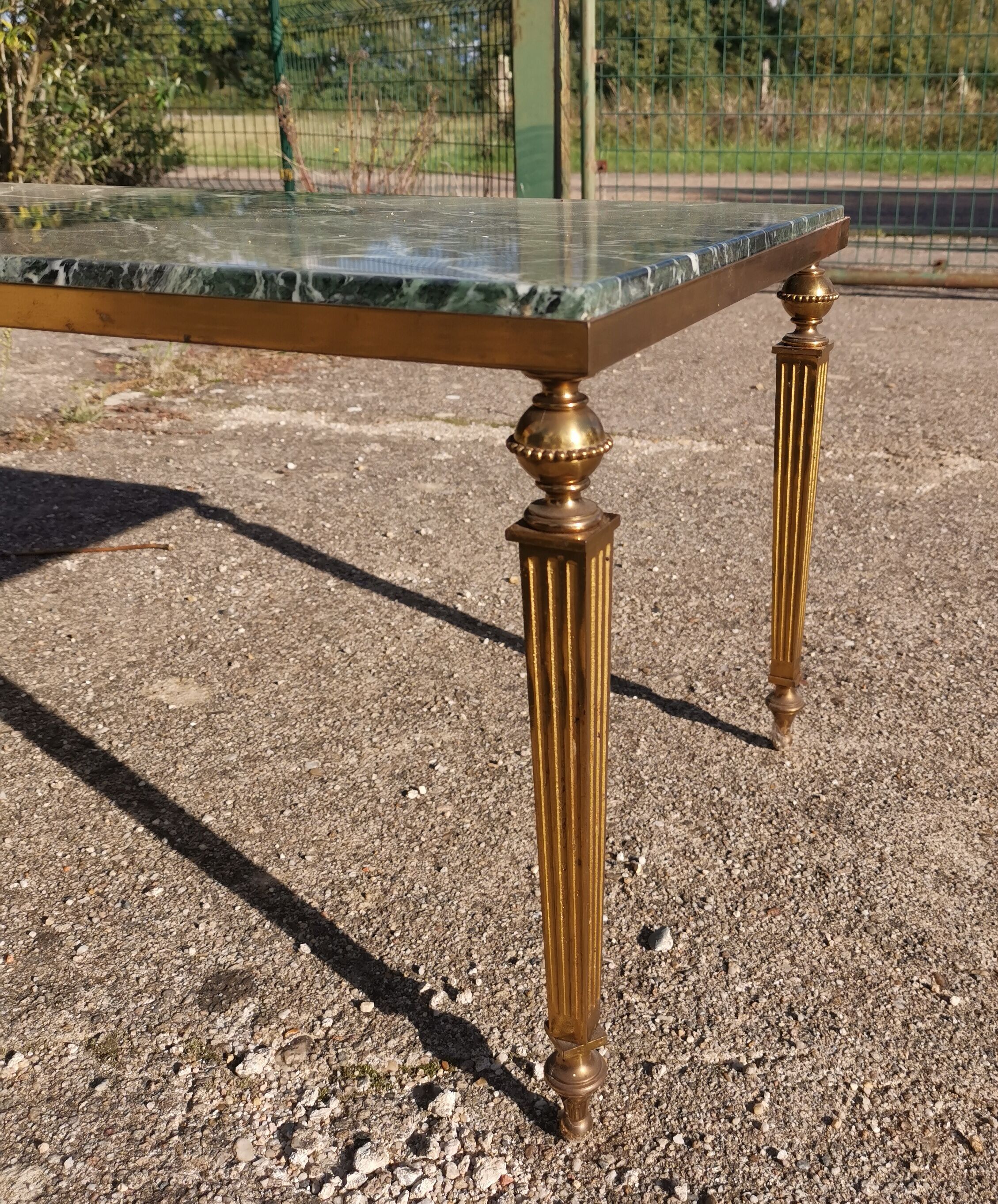 Coffee table in green marble and neoclassical gilded bronze