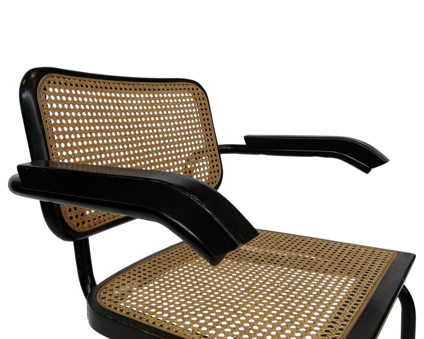 Cesca chair B64 with armrests by Marcel Breuer Design in black