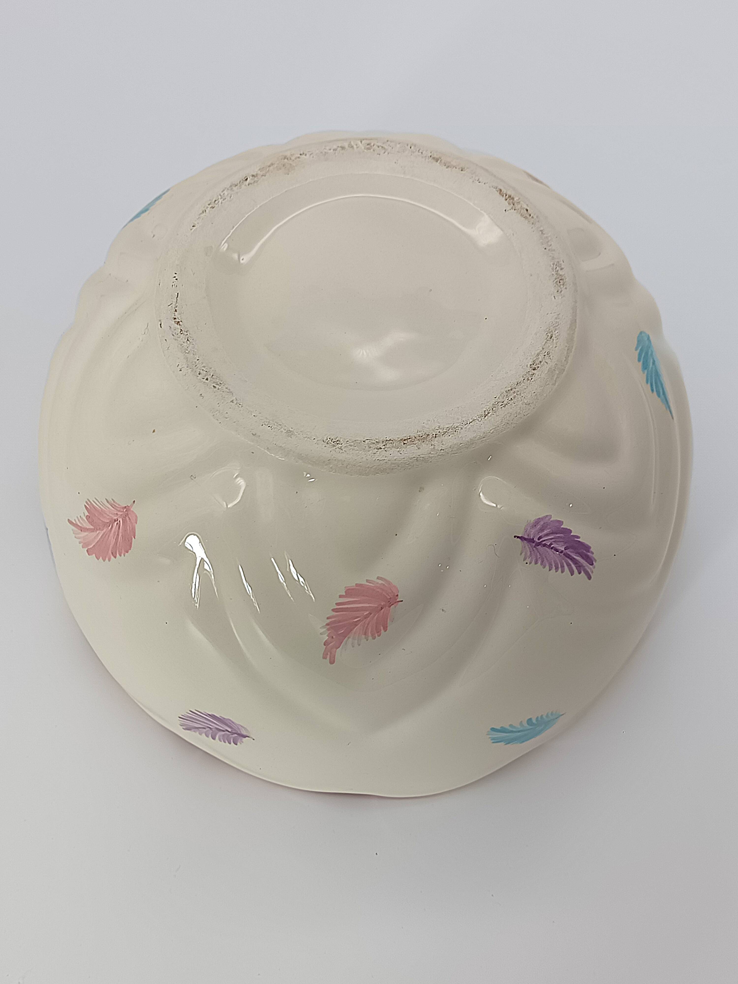 Vintage Fluted Ceramic Cache-Pot – Pastel Feather & Collar Decor