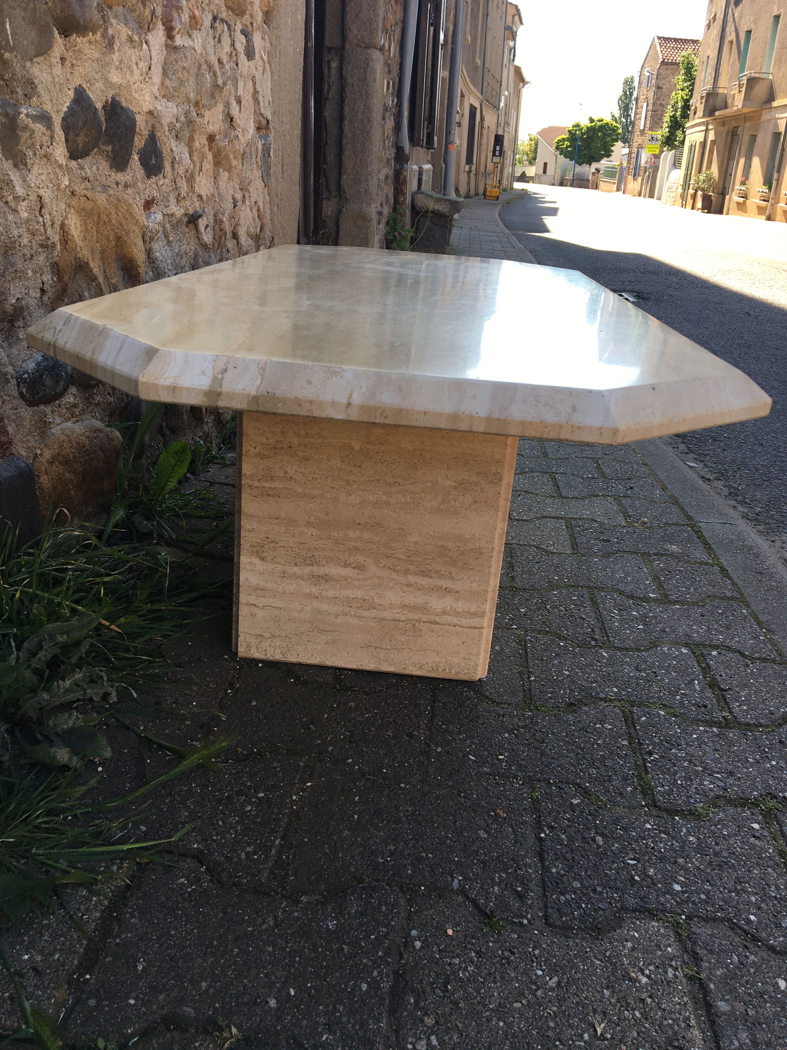 Coffee table in travertine