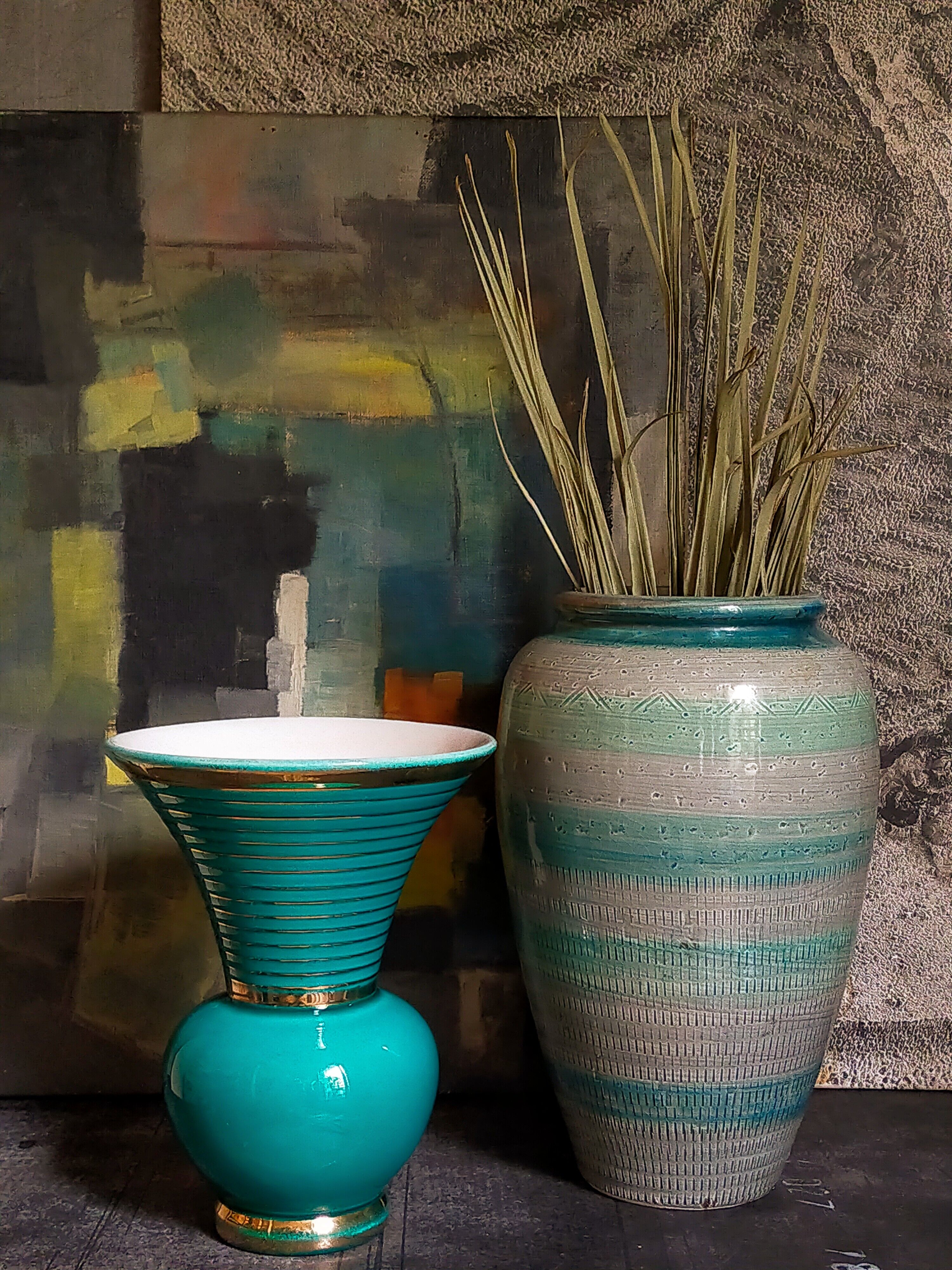 Ceramic vase scarified with gray-blue enamel