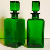 Duo de flacons-carafes en verre vert vintages