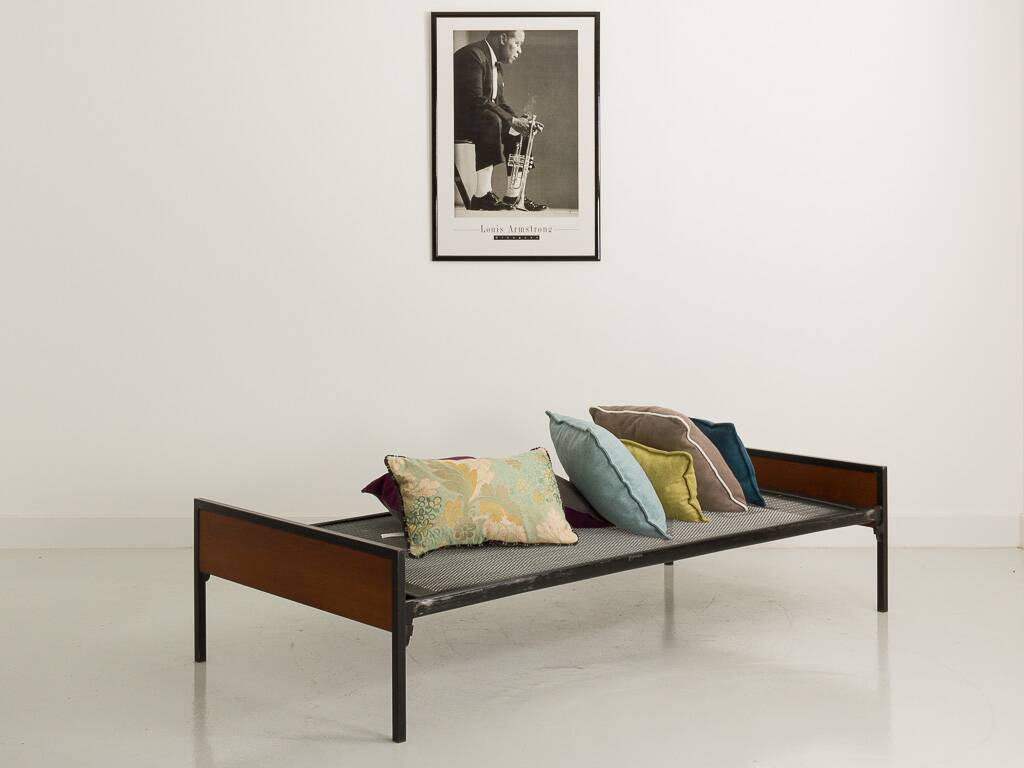 Cadre de lit vintage en métal et teck (90x190)