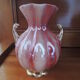 Vase rose pansu anses dorées pied corolle