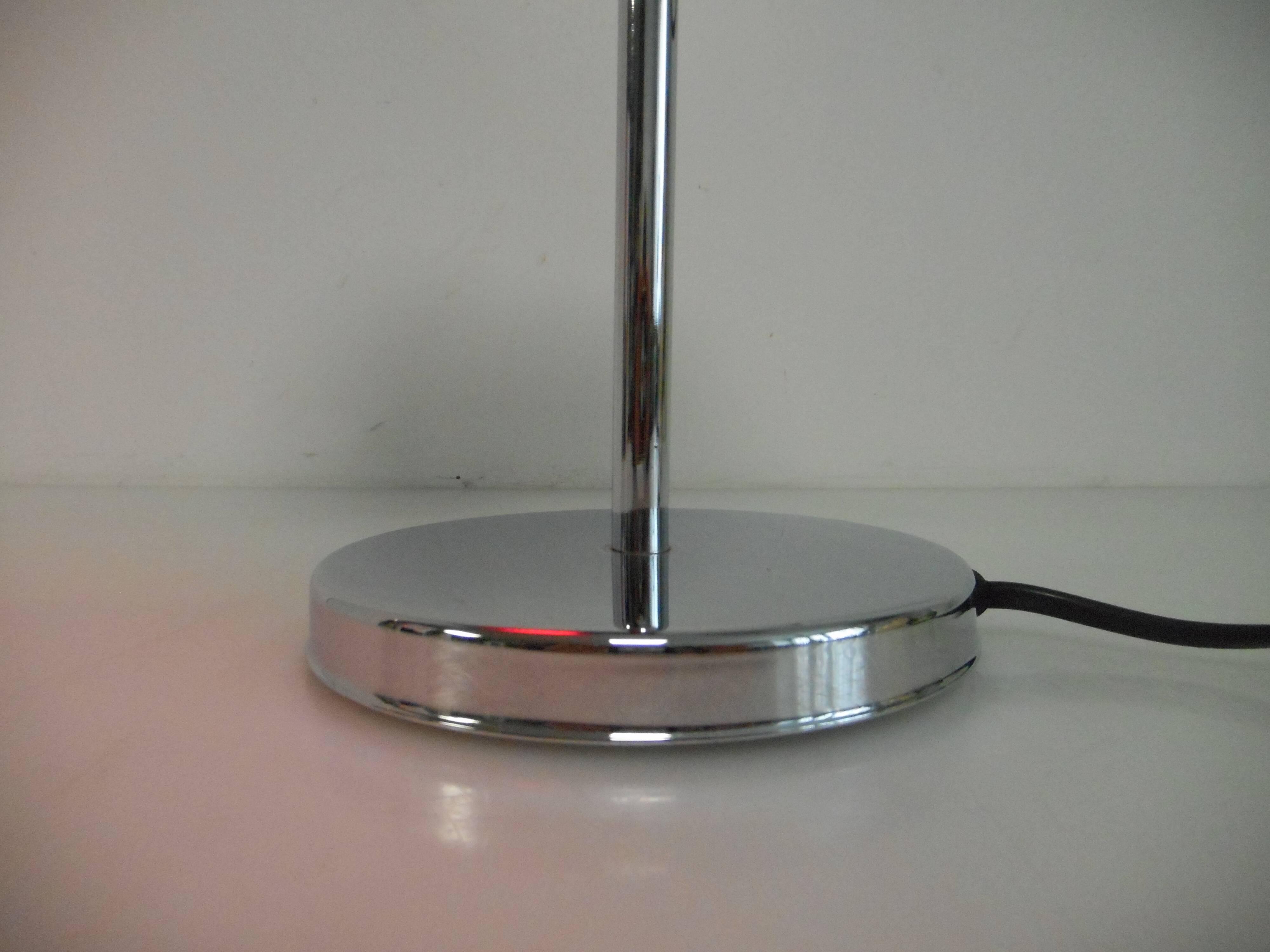 Red vintage design desk lamp