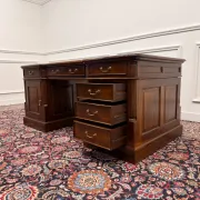 Classic English Desk Partnerdesk