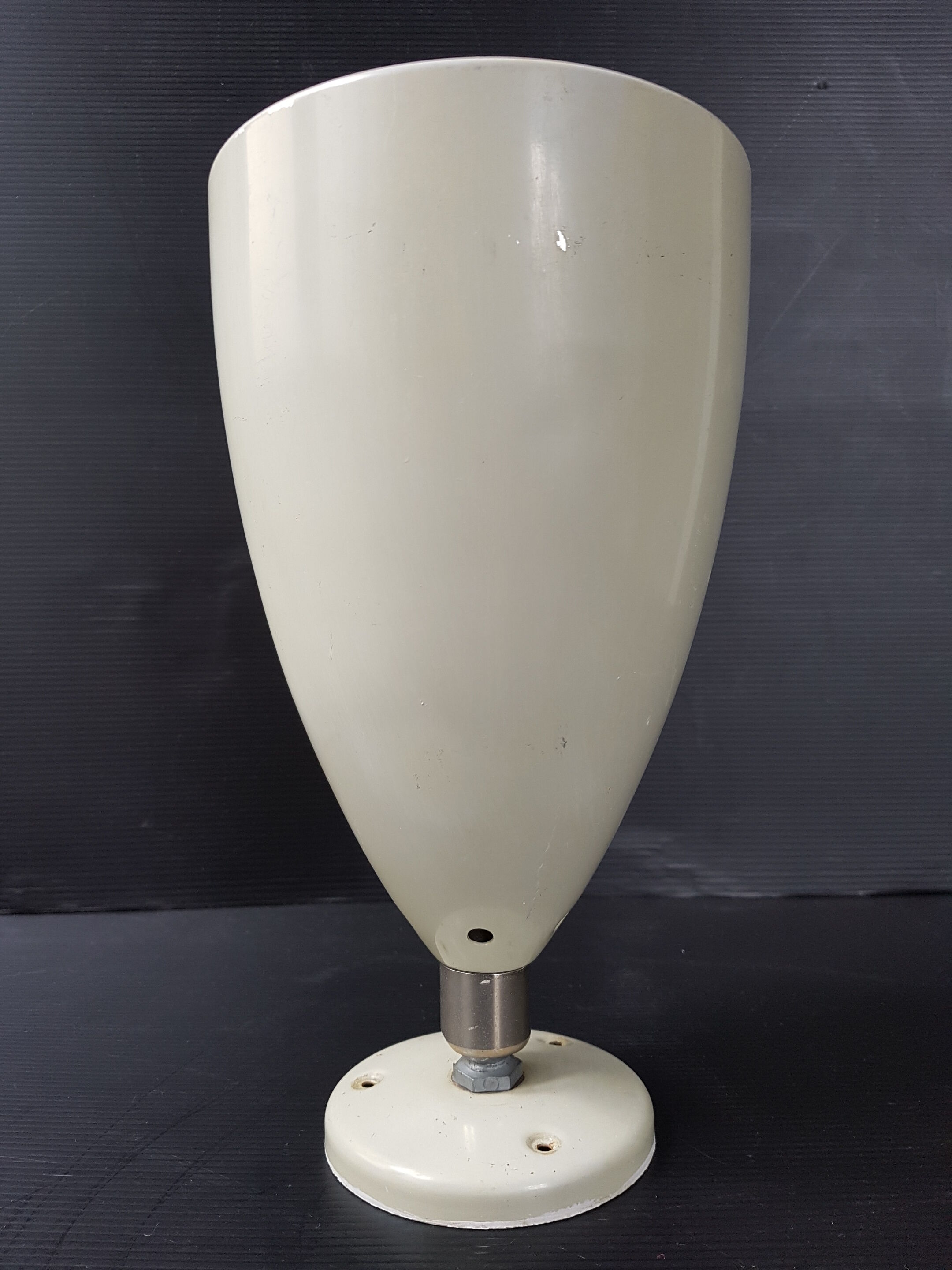 Spot 50 years beige metal