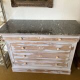 Louis-Philippe chest of drawers in walnut.