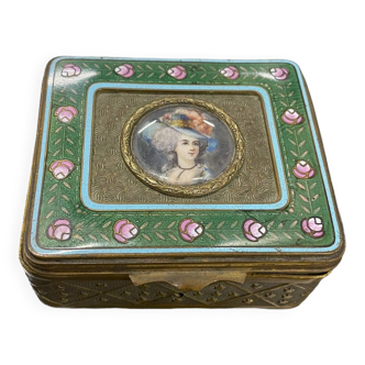 Enameled Jewelry Box with Elegant 19th Century Decor