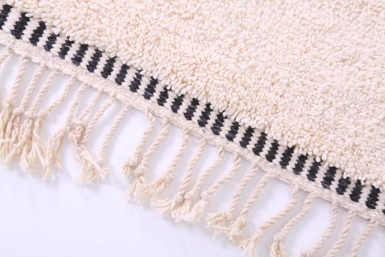 Handmade pure wool rug, size 2/3 m.