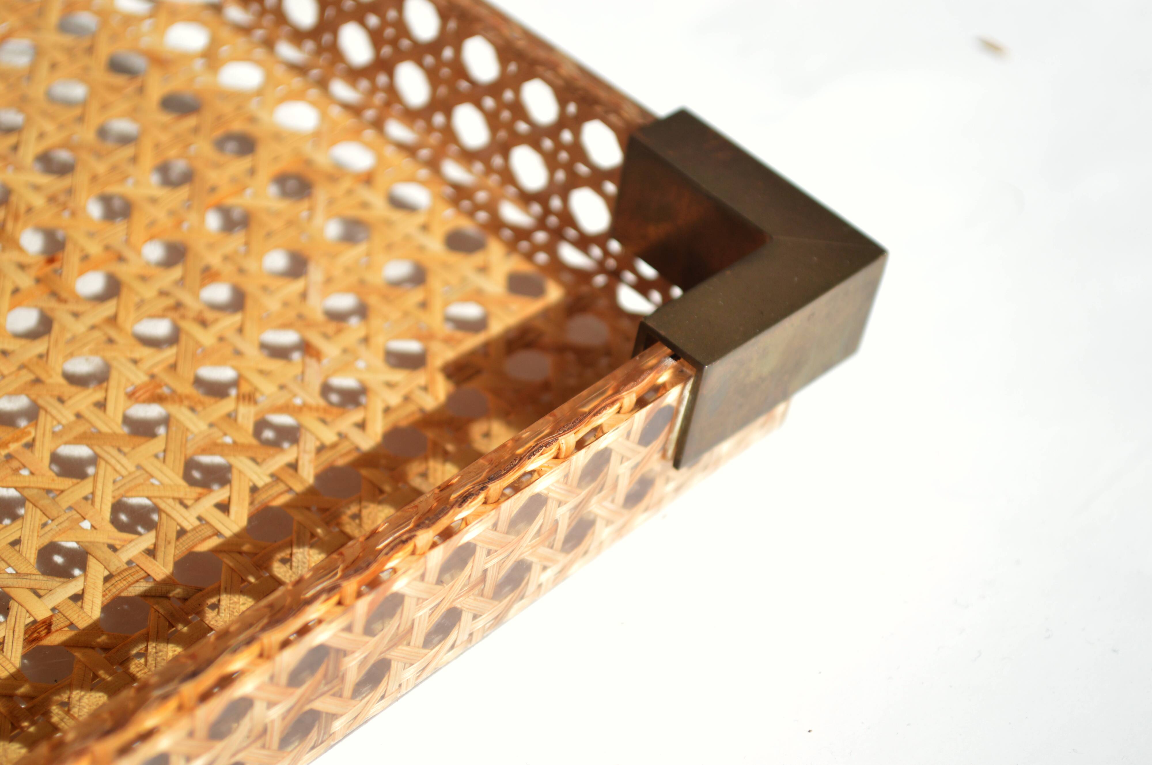 Plexi tray and cannage