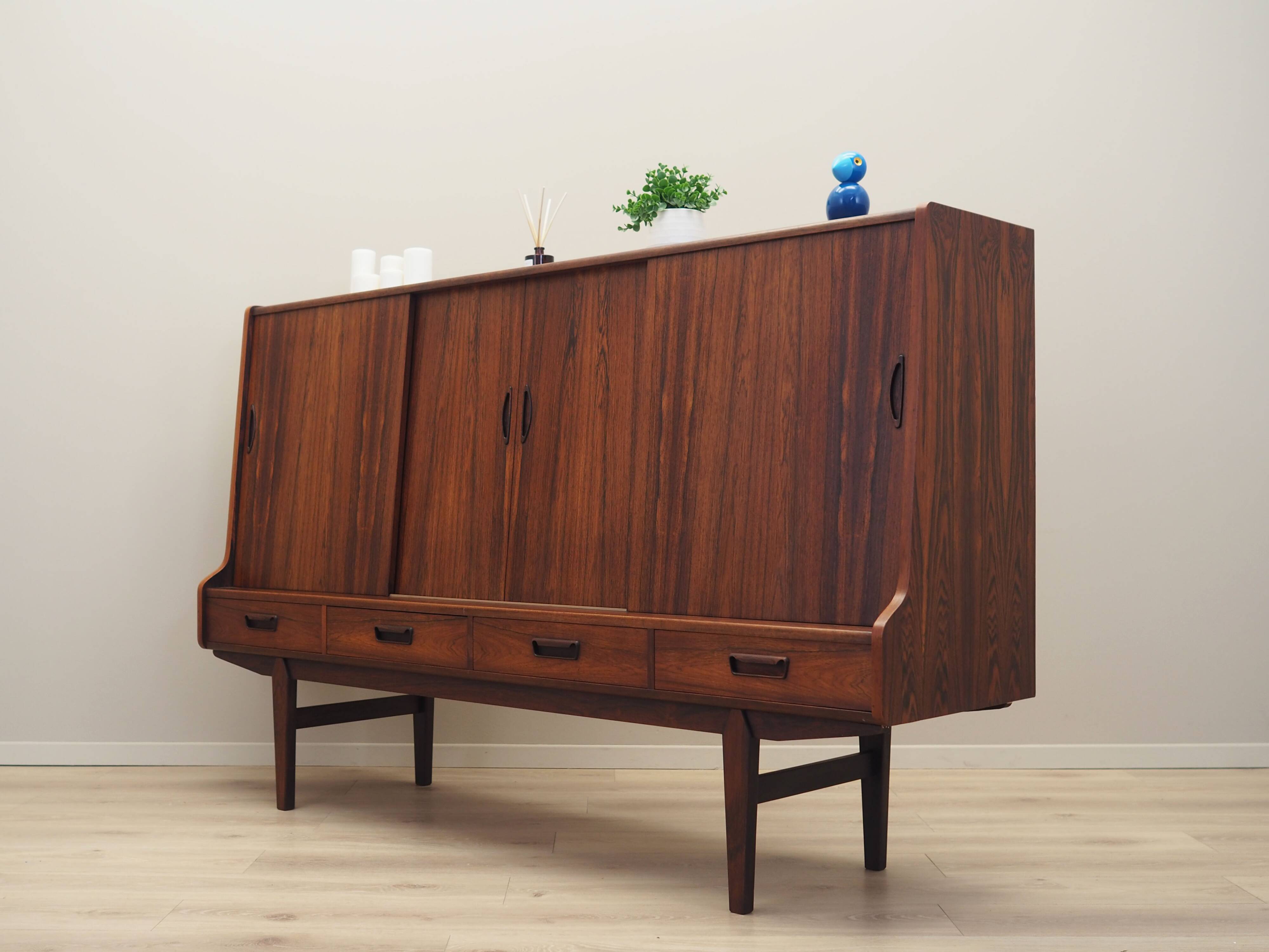 Buffet haut en palissandre, design danois, années 1960, production : Danemark