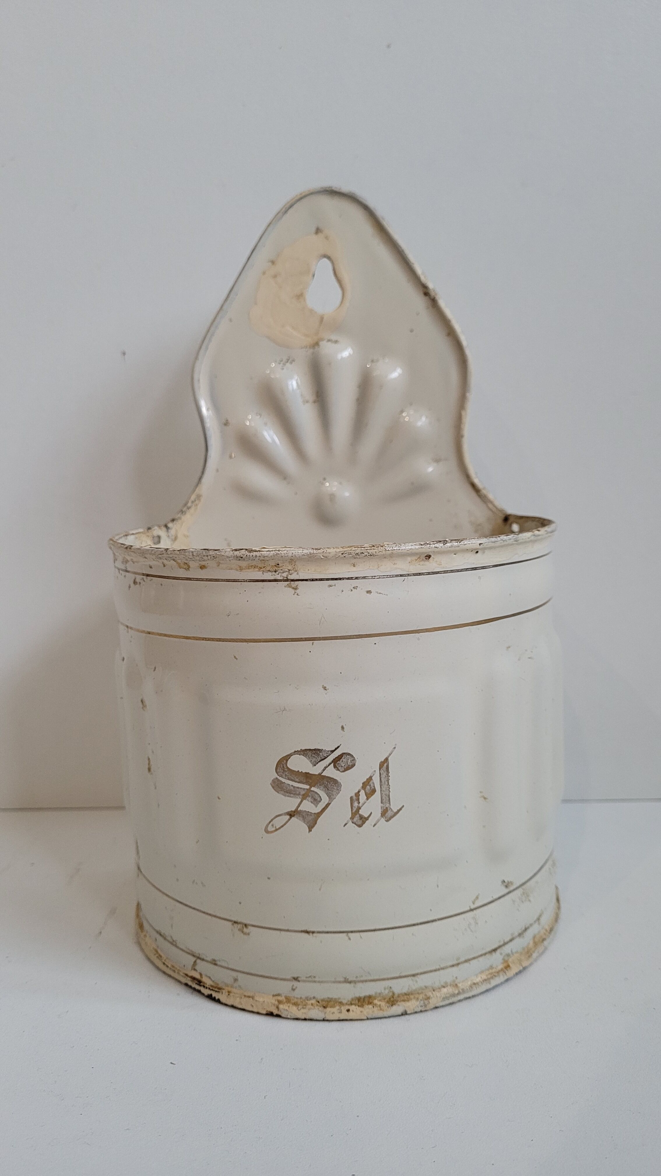 Salt enamelled pot