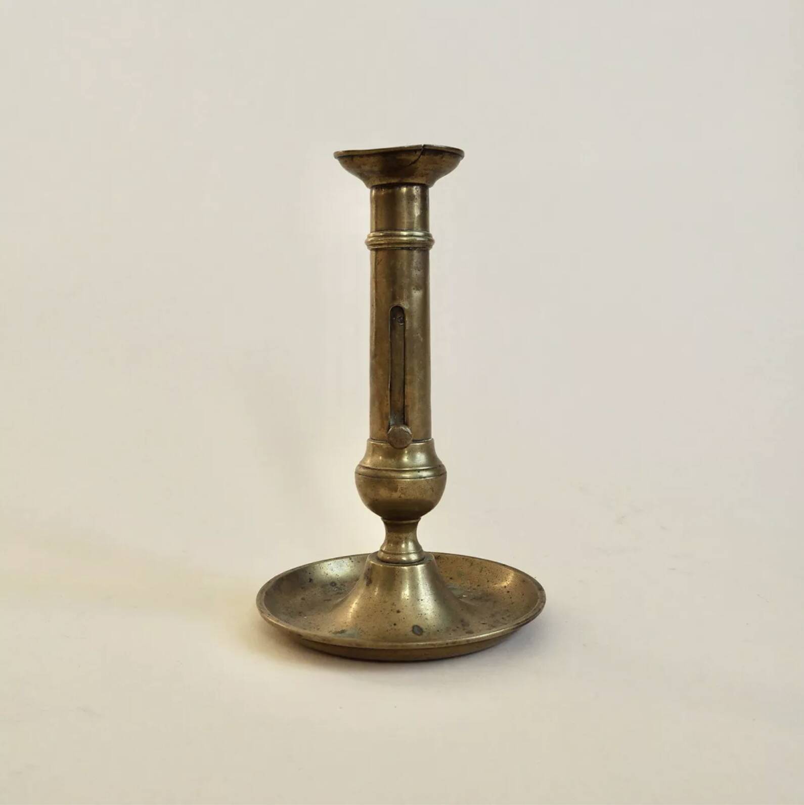 Bougeoir poussoir en laiton