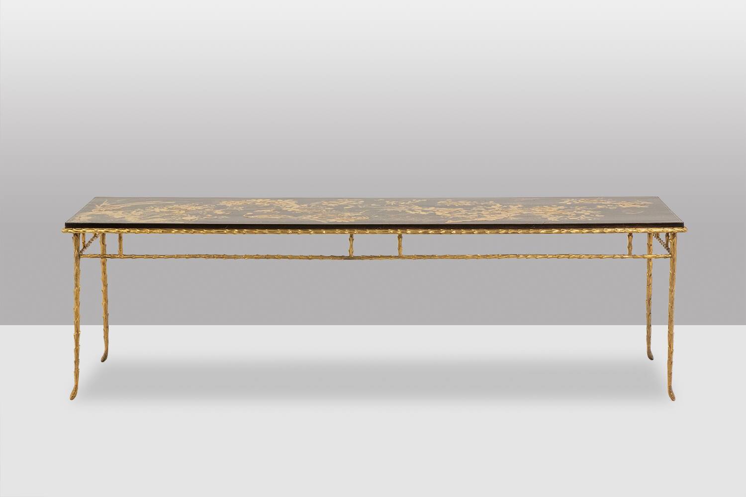 Maison Baguès. Table basse en bronze, laque noire, décor or. Circa 1970