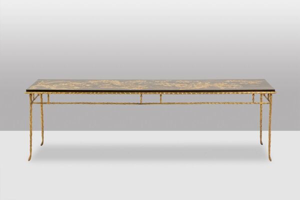 Maison Baguès. Table basse en bronze, laque noire, décor or. Circa 1970