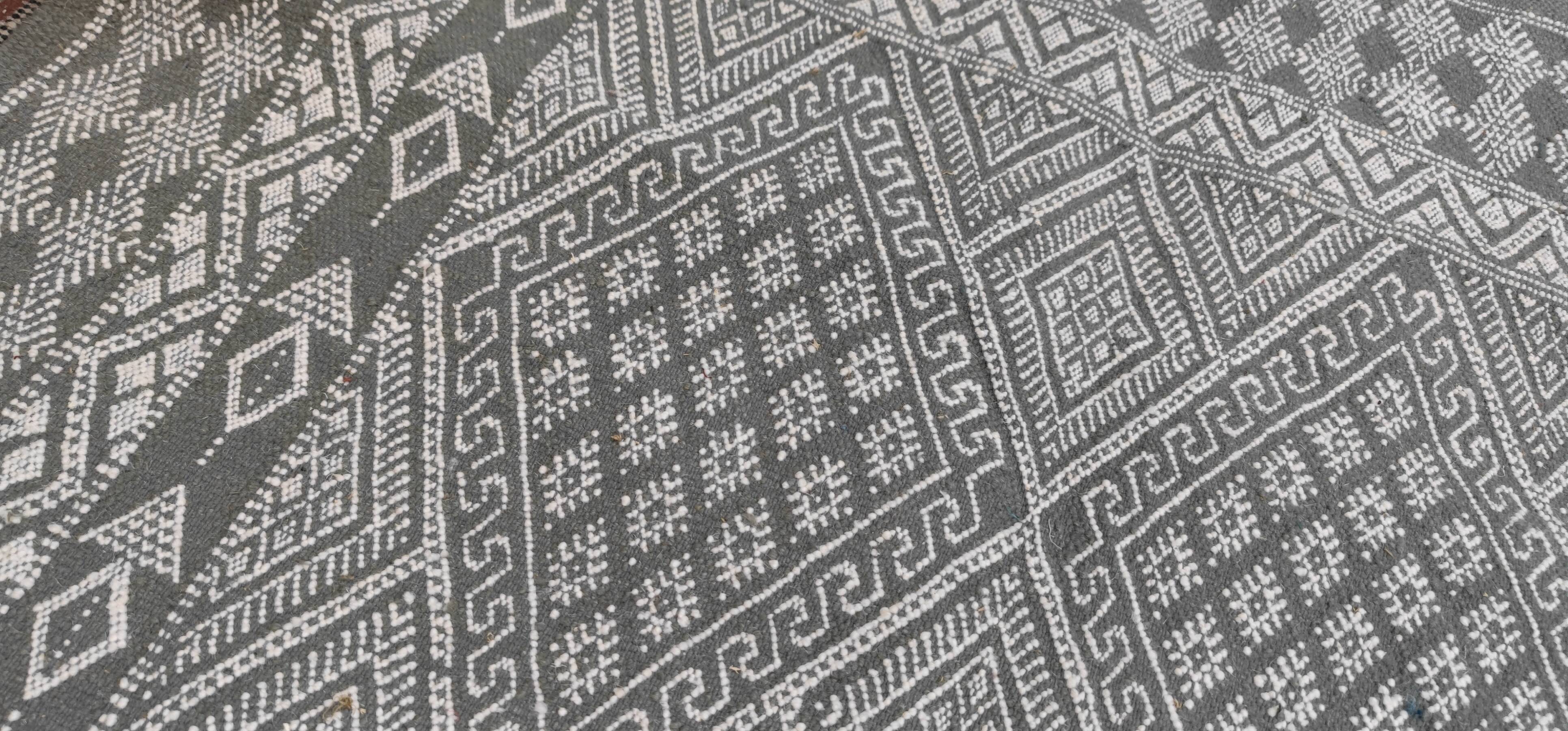 Handmade gray and white rug in natural wool