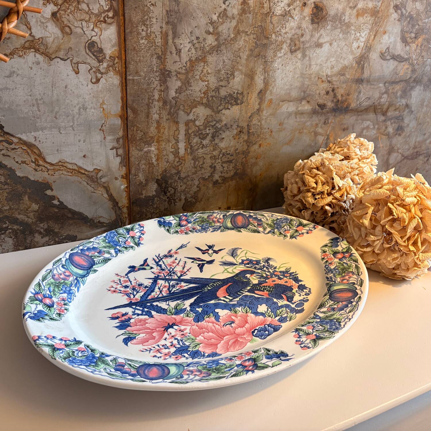 Large plate with bird motif, Stoviglierie pottery.