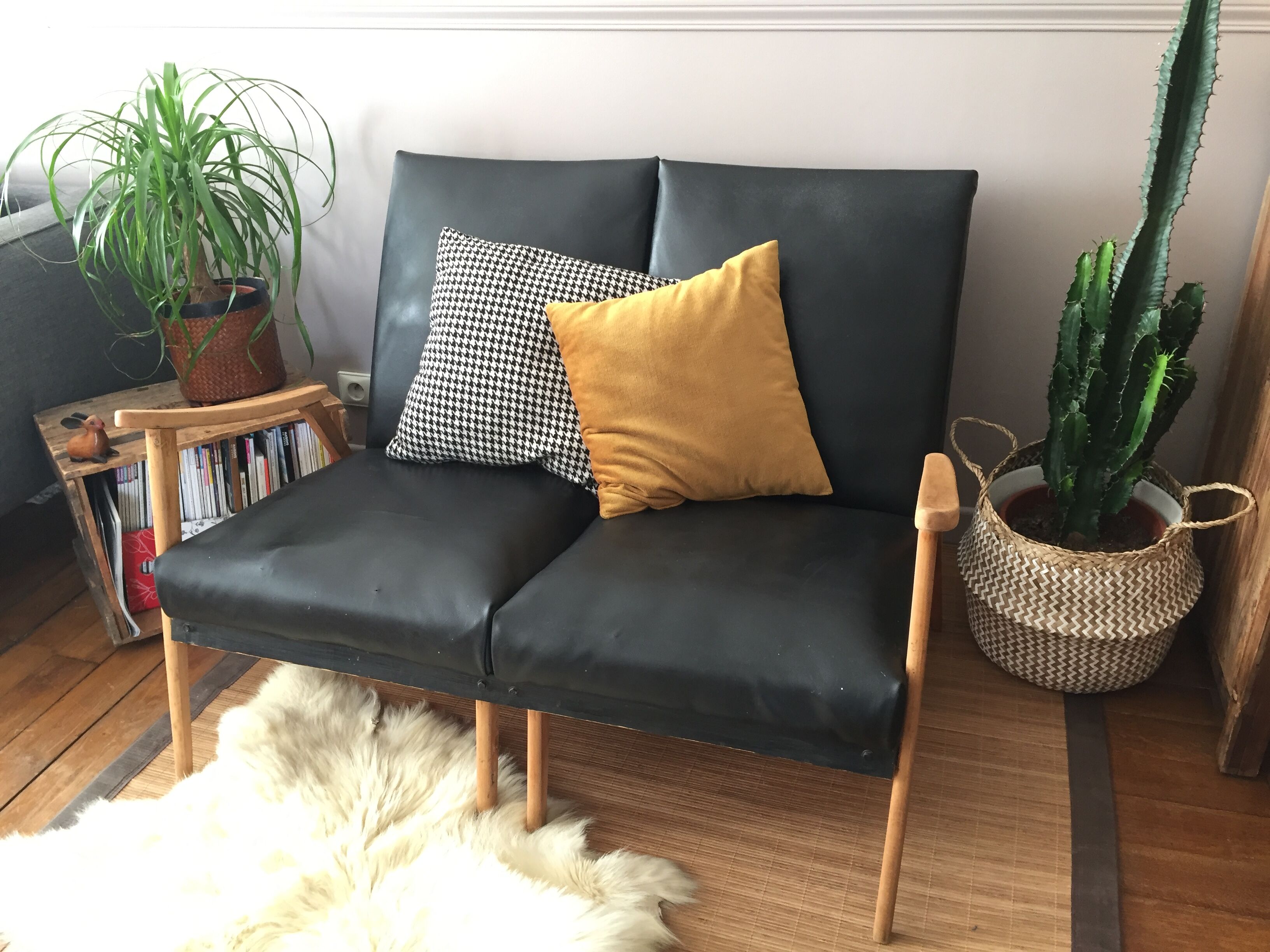Scandinavian bench