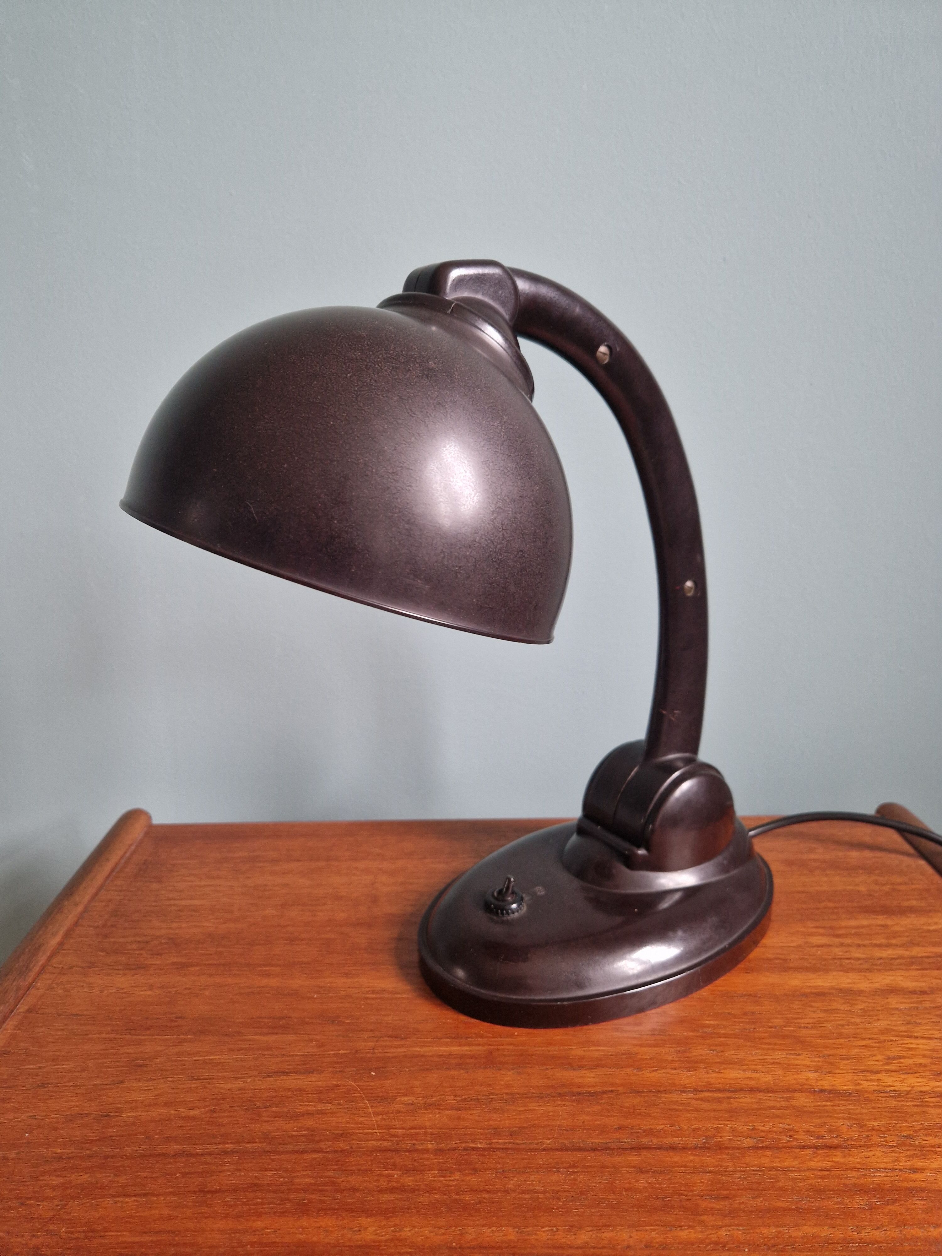 Brown Bakelite desk lamp, Eric Kirkman Cole, 1930s