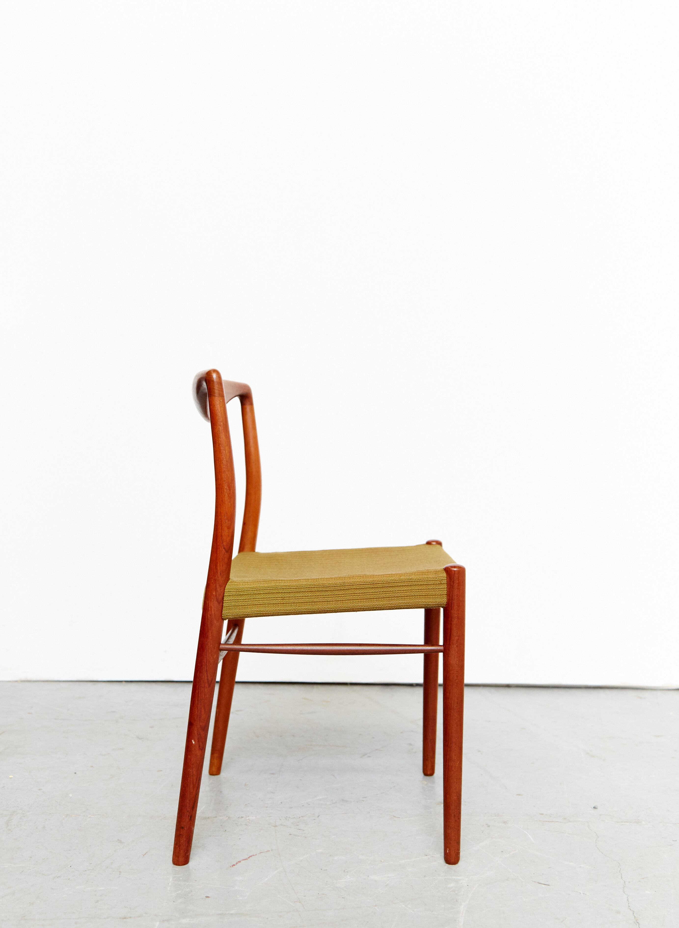 Table de salle à manger par Nanna Ditzel pour Saren Willadsen et chaises conçues par Kai Lyngfeldt-Larsen