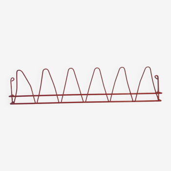 Red wire coat/shoe rack