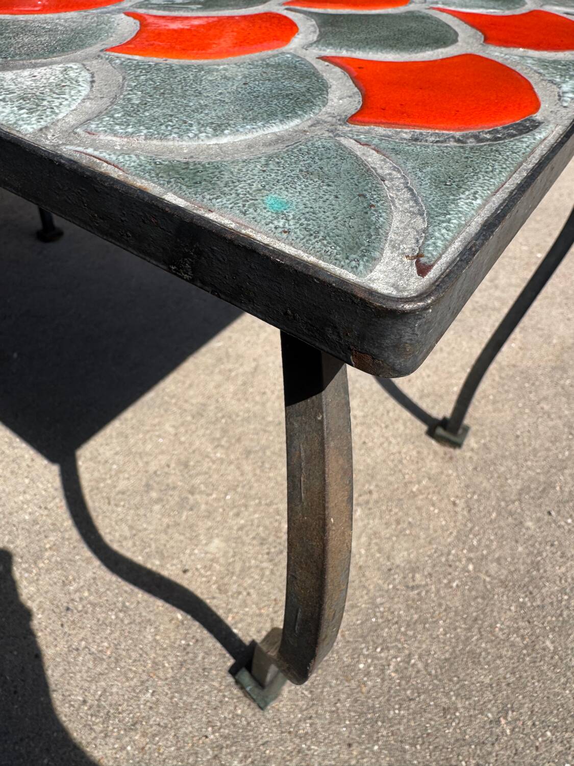 Ceramic coffee table with scales from the 1950s.