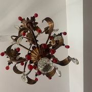 Antique chandelier in gilded sheet metal and red and white crystal pendants, 1900