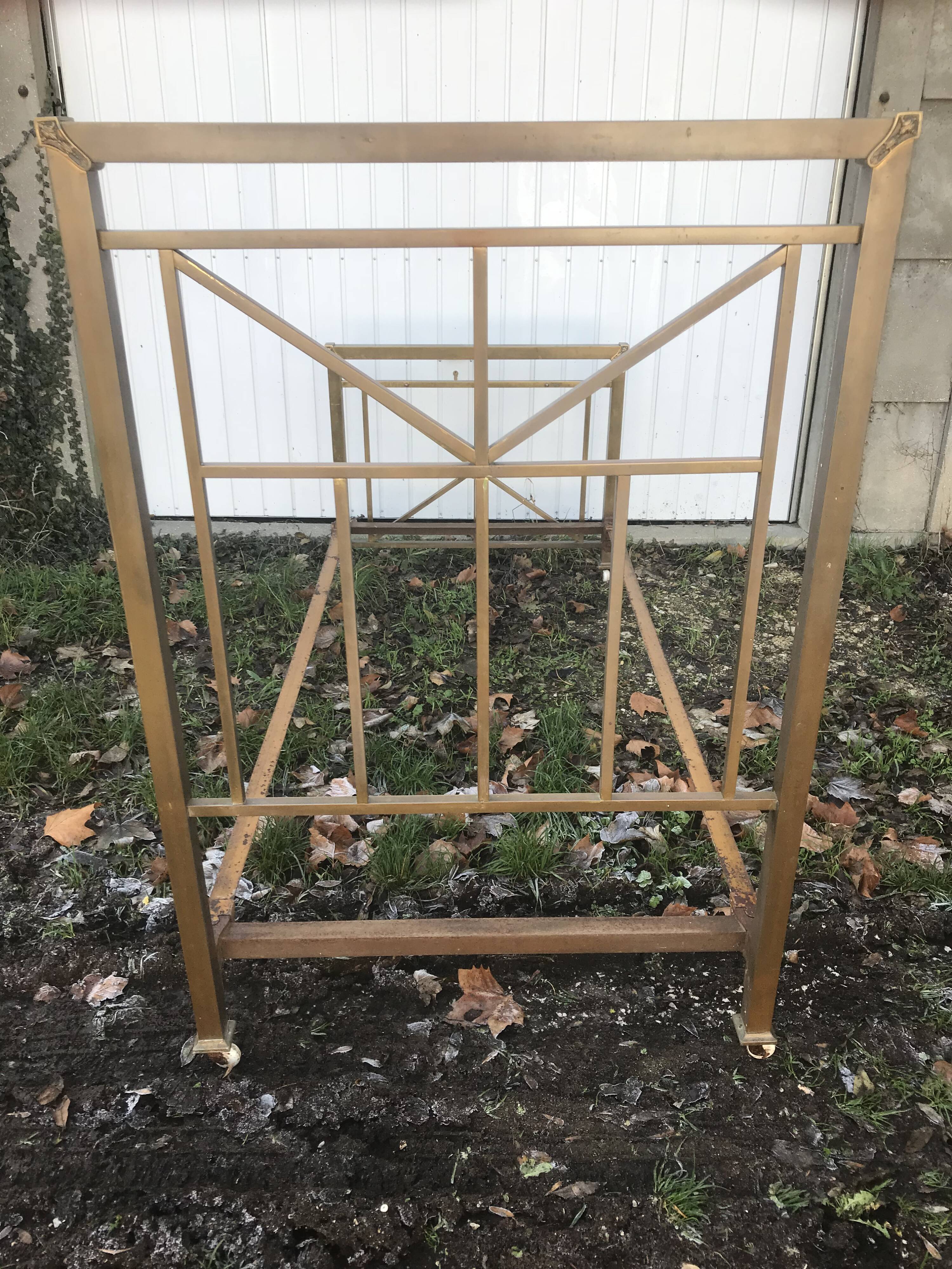 Art deco bed