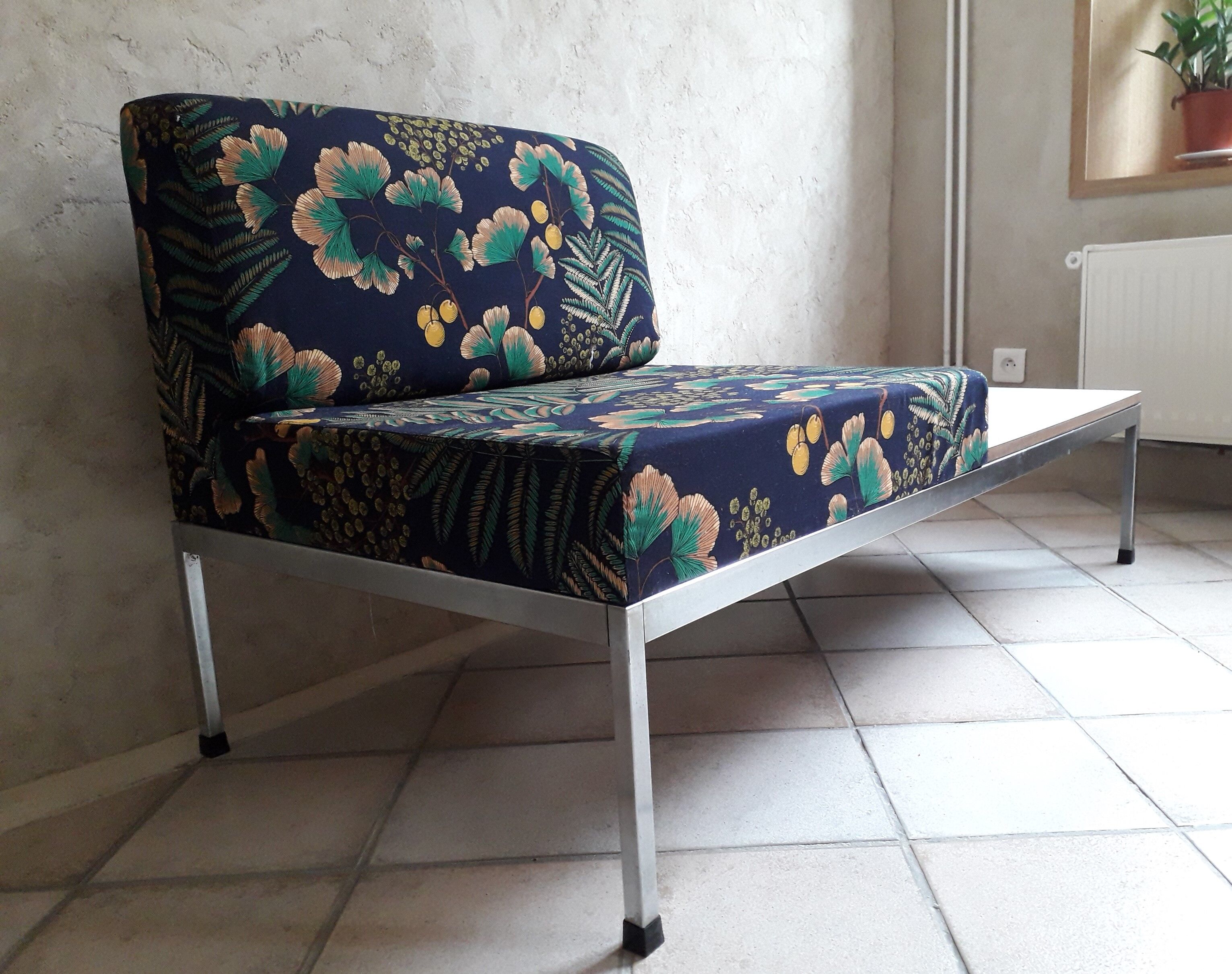 Heating assembly and coffee table