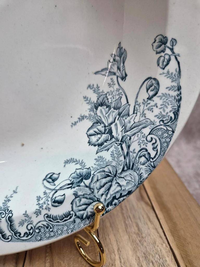 Large shallow dish Terre de Fer Clairefontaine Cyclamens 29 cm antique