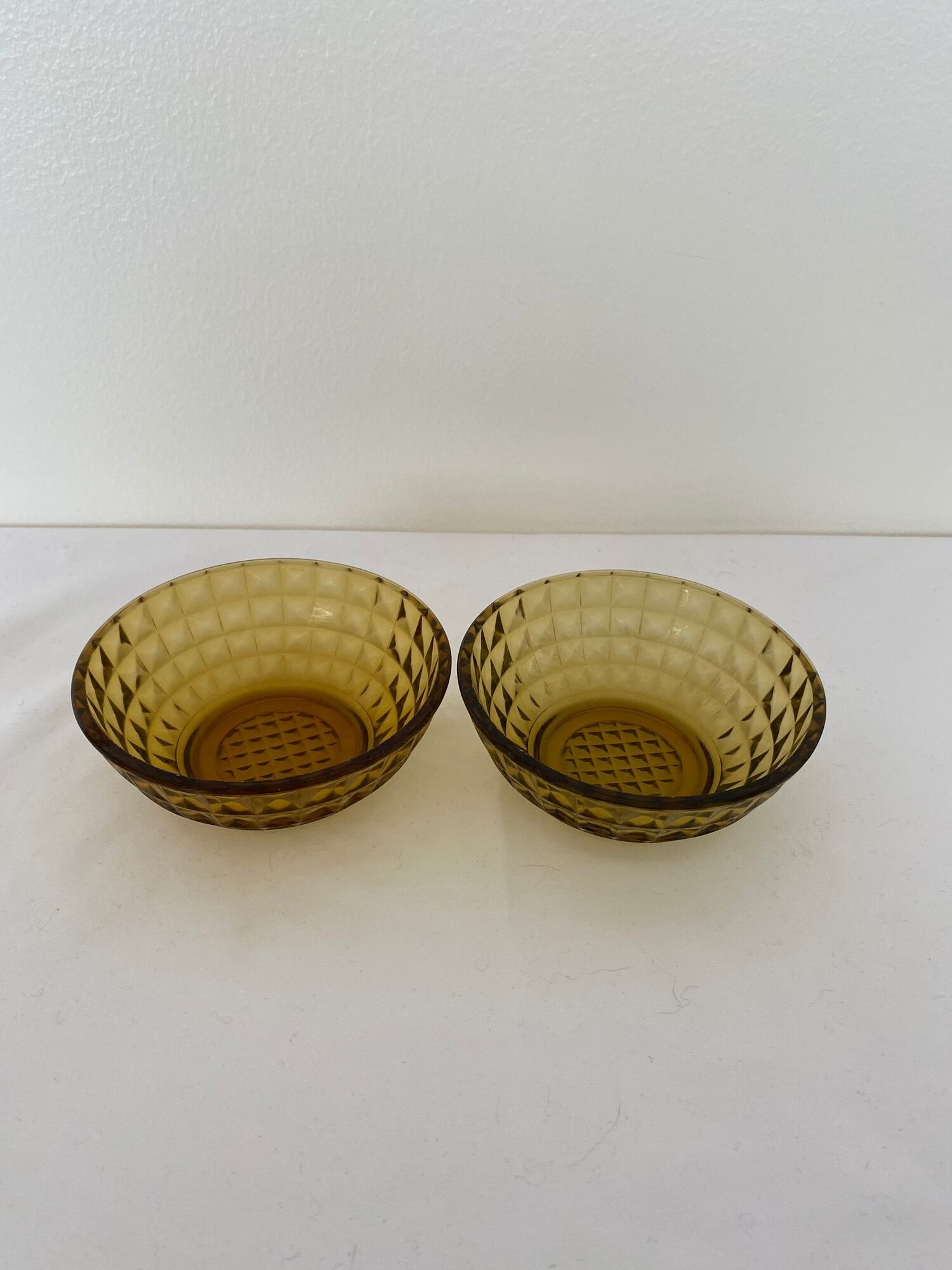 Lot of 2 bowls of amber smoked glass