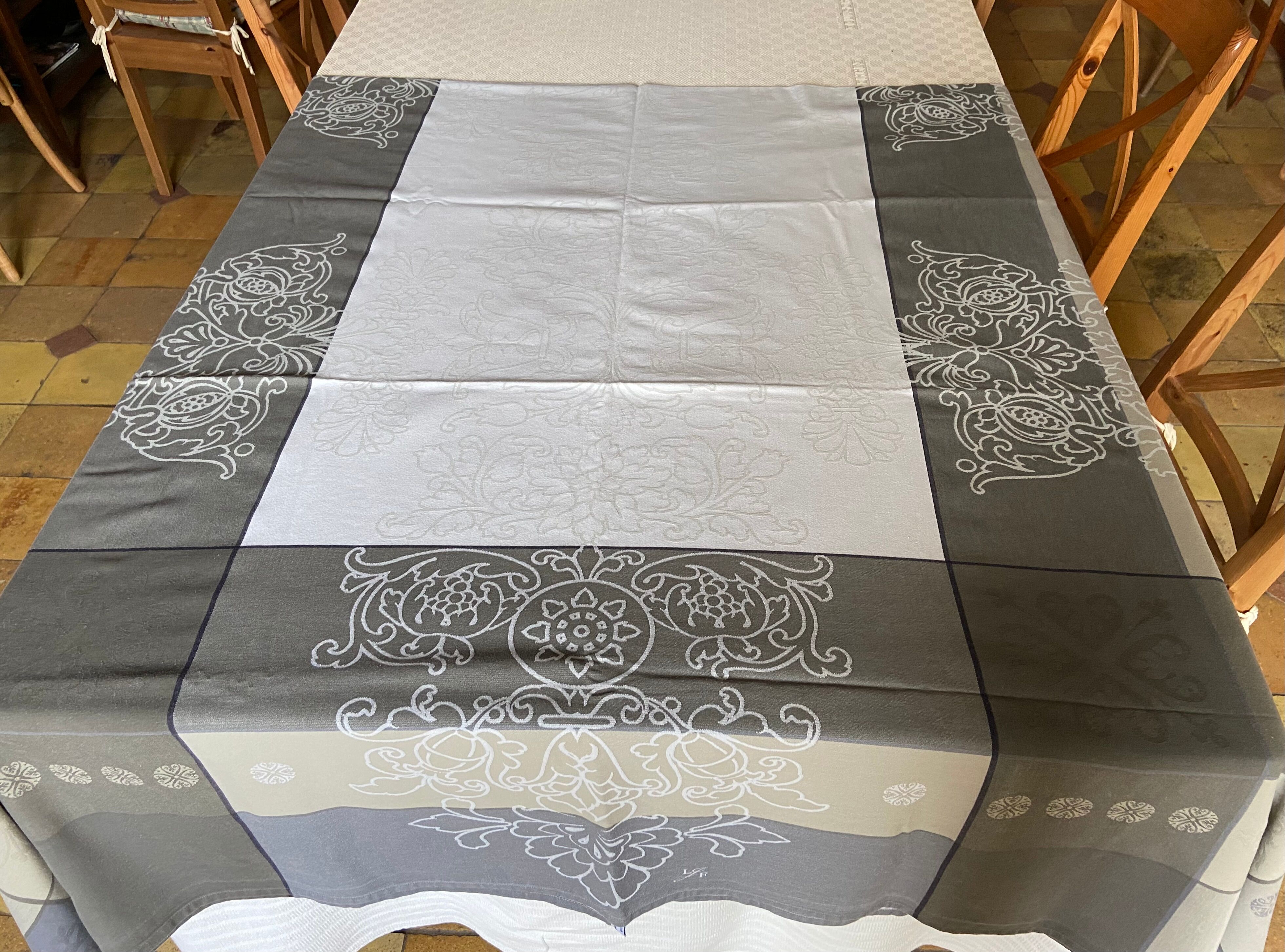 French Jacquard tablecloth 300 x 170