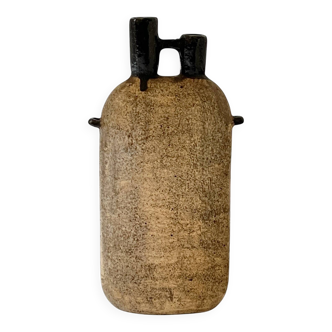 Vase en céramique beige / noir entre brutaliste et japandi