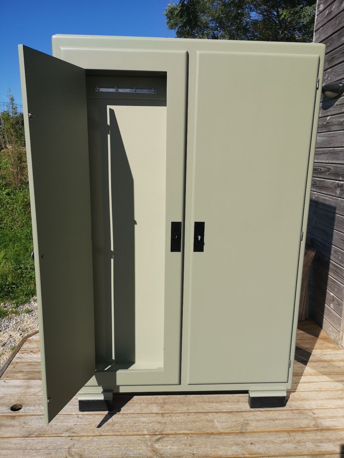 Renovated compact Mado buffet