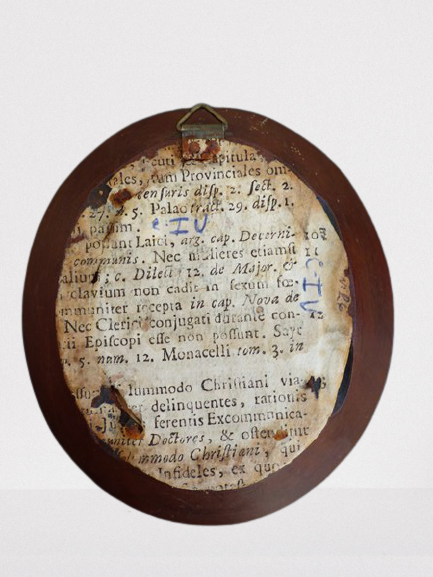 Oval medallion frame