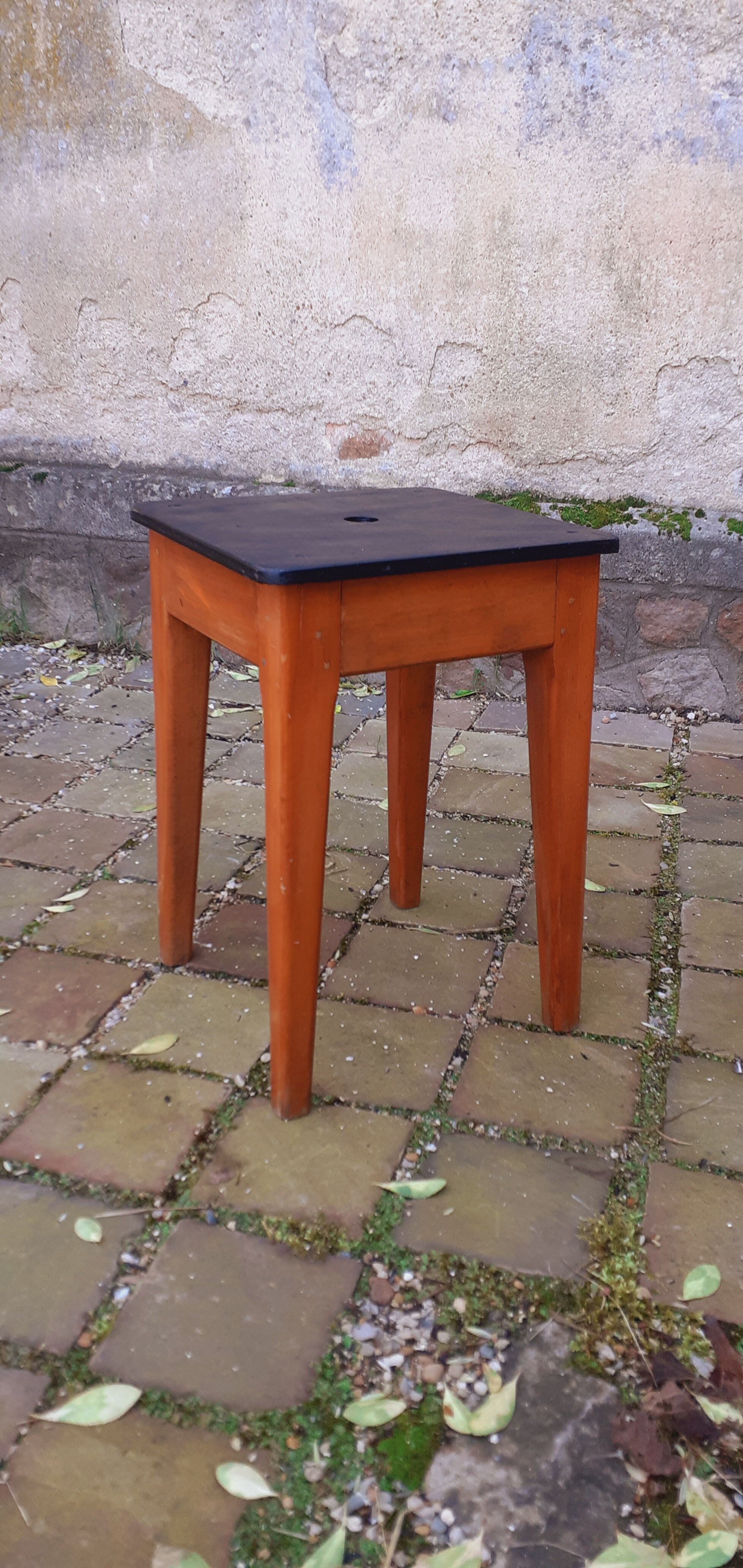 Stool year 50