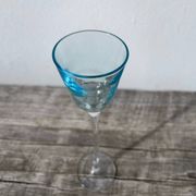 Verre à pied soufflé irrégulier de collection