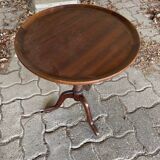 Pedestal table