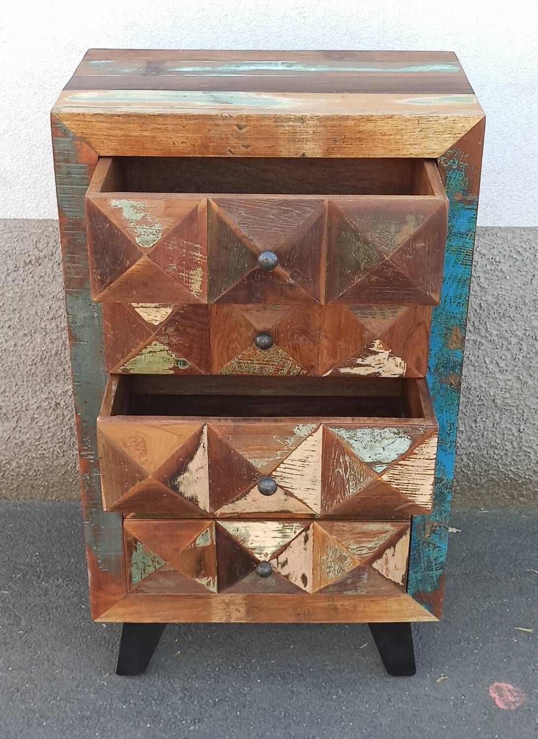 Meuble d'appoint en bois coloré ancien