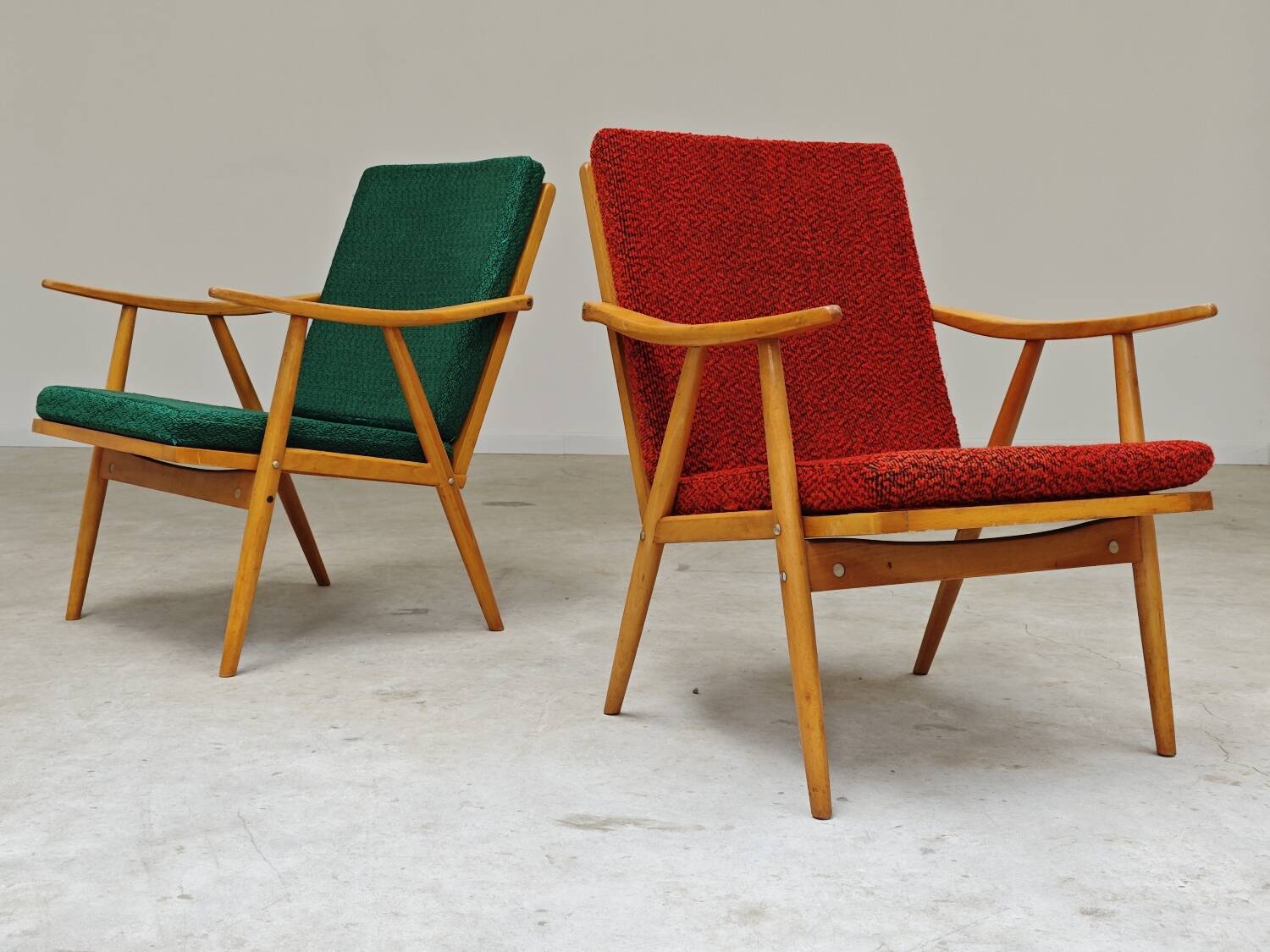 Pair of green-red boomerang armchairs by Antonin Suman for Ton (Thonet) 19