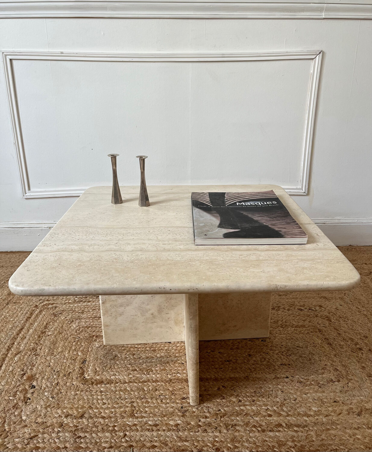 Square coffee table in travertine.